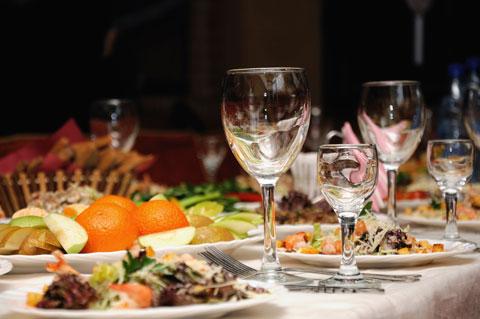 banquet table setting